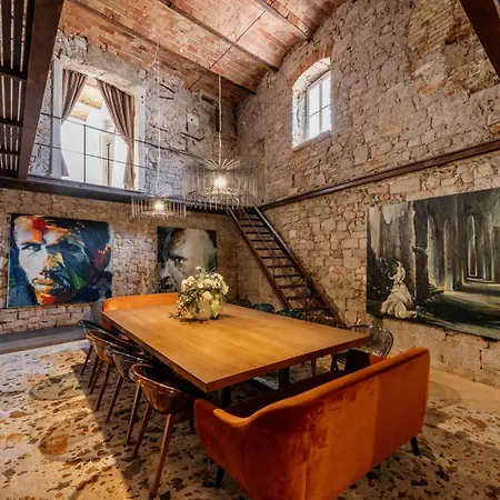 Potoka Palace 4 Bedroom And Private Setting